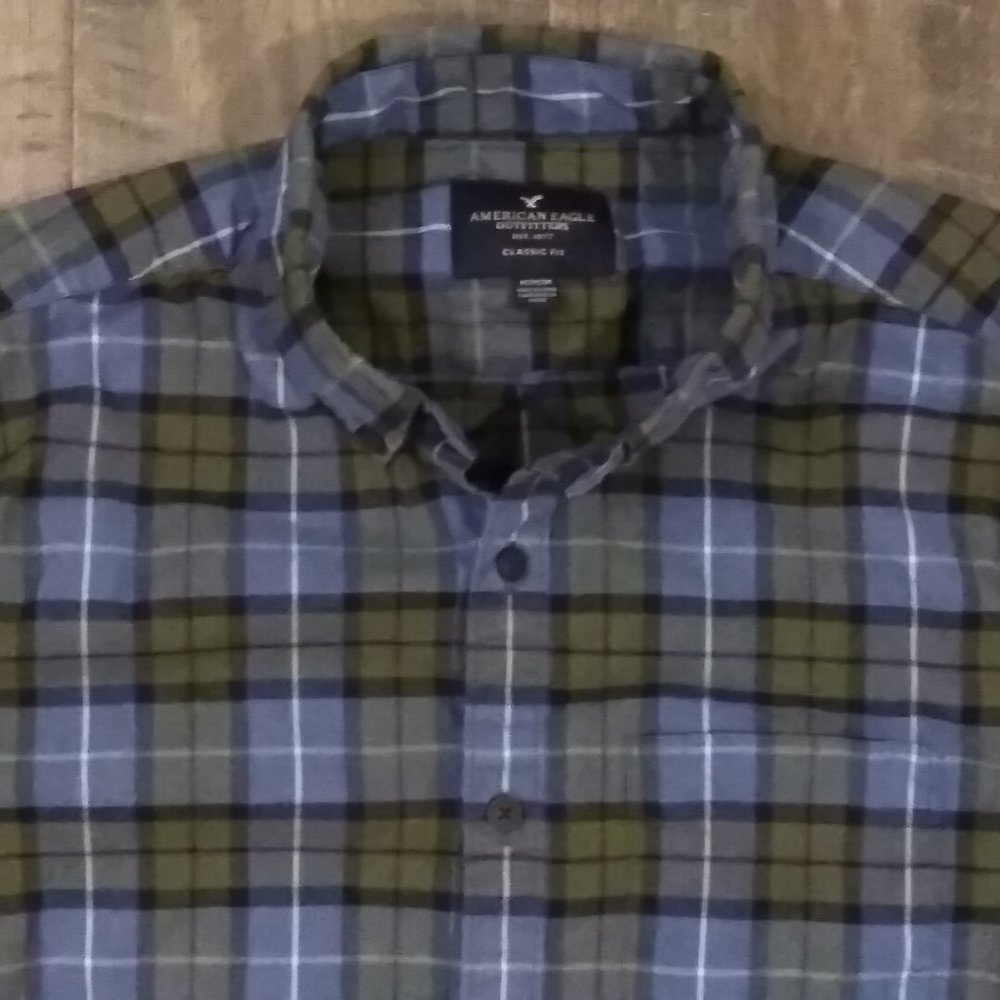 American Eagle Classic Fit Long Sleeve Plaid Shirt